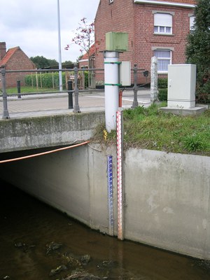 Kerkebeek - limnigraaf (Eninkstraat Loppem)