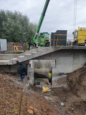 Inlaatconstructie verlande arm Grote Spierebeek, foto tijdens de werken.