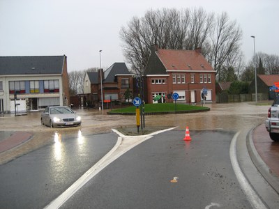 Zwalm - wateroverlast (Nederzwalm rond punt Latemdreef)