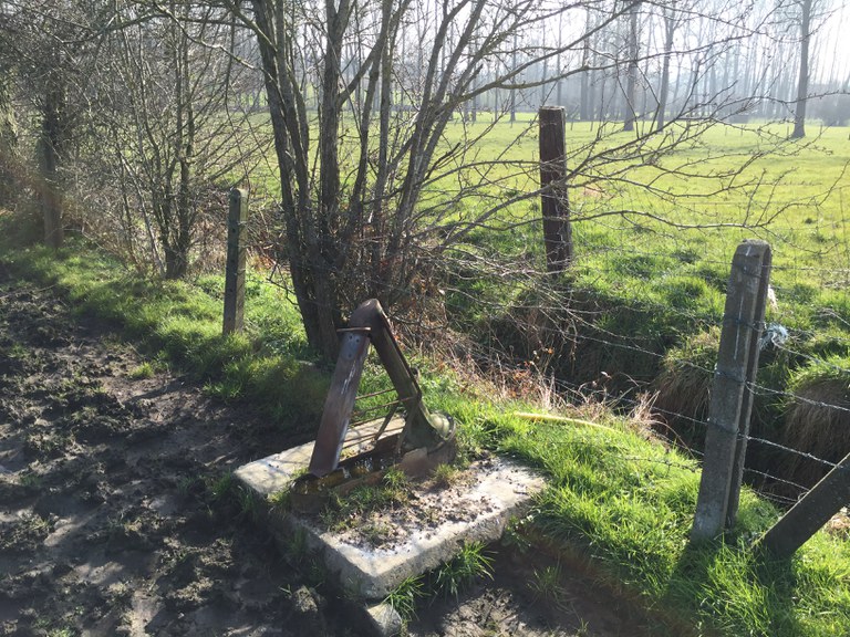 Zwalm - Boembeke drinkwatervoorziening veel