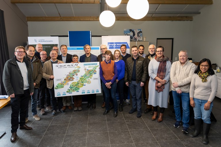 Op 21 november ondertekenden 18 partners het charter met de gezamenlijke toekomstvisie voor de Aa.  Alle partners engageren zich voor een duurzaam watersysteem en klimaatbestendige inrichting van de vallei van de Aa. 24 concrete maatregelen en acties moeten het gebied tegen 2040 weerbaar maken tegen droogte en wateroverlast. Het charter is een initiatief van het bekkensecretariaat Netebekken.