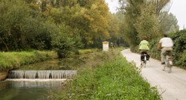 Fietsen langs het water